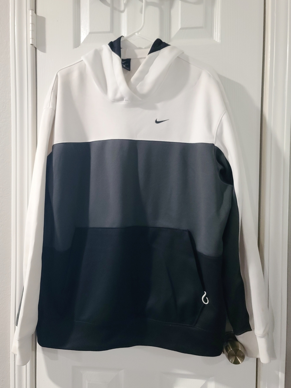 Nike Men’s White & Black Colorblock Pullover Hoodie XL
